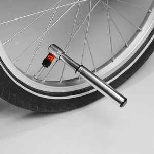 Pompe à main portable en alliage d'aluminium <span class=keywords><strong>pour</strong></span> le gonflage haute pression (130-160PSI) des mini vélos de route et <span class=keywords><strong>VTT</strong></span> avec valves Schrader/Presta - Product Image 4