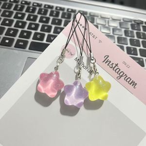 Porte-clés Étoile Scintillante en Résine en Gros - Chaîne de Téléphone Transparente Effet Glacé avec Joli Pendentif de Sac pour Cadeau d'Amie - Product Image 3