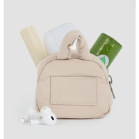 Mini pochette matelassée douce, mousqueton métallique pour accrocher à la laisse, distributeur de sacs à excréments pour chien matelassé et rembourré avec mousqueton