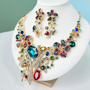 Parure de bijoux ethniques exagérés en alliage plaqué or avec fleurs et strass en cristal pour <span class=keywords><strong>femme</strong></span>, accessoires de <span class=keywords><strong>mariage</strong></span> et de mariée - Product Image 4