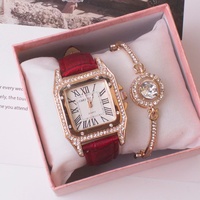 Nouvelle boîte de montre carrée en velours de conception avec petit oreiller étui cadeau de montre unique pour montres et bijoux en relief mat laminé