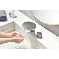 Robinet de salle de bain à 3 trous, finition nickel brossé, avec pommeau cylindrique à double moletage, design cascade à disque rond