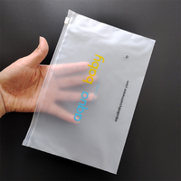 Sac en PE recyclable givré avec impression en gravure de logo personnalisé pour les sweats à capuche, les t-shirts, l'emballage, sac à fermeture éclair