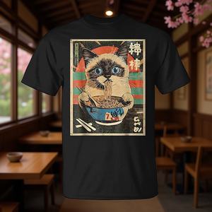 T-shirt promotionnel NS Anime avec motif de chat siamois mignon mangeant des nouilles ramen, design sur le thème culturel japonais du chat - Product Image 3