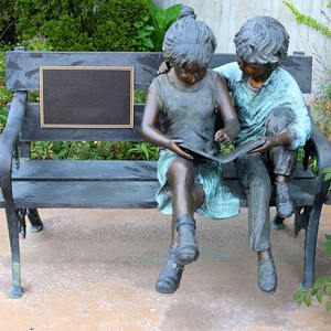 Garçon et fille grandeur nature assis sur un tronc d'arbre lisant une statue <span class=keywords><strong>en</strong></span> bronze - Product Image 3