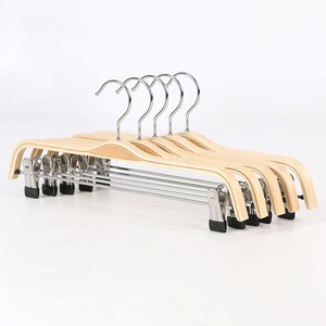 Perchas de madera individuales de fábrica OEM ODM Perchas de ropa resistentes multifuncionales para uso en guardarropa personalizables - Product Image 3