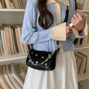 Sac à bandoulière pour femme de style coréen, noir texturé, avec chaîne décorative, fermeture éclair souple, pour tenues de tous les jours, sac bandoulière - Product Image 3