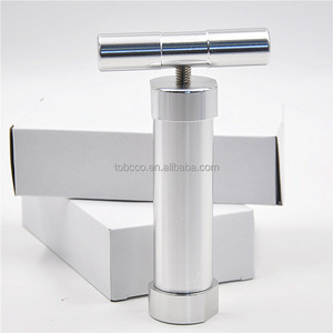 Tritatabacco Manuale in Alluminio con Pompa a Pressione 138x82mm, Manico a T, Accessori per Fumatori - Product Image 2