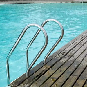 <span class=keywords><strong>Échelle</strong></span> de <span class=keywords><strong>piscine</strong></span> en acier inoxydable 316/304 OEM d'usine, main courante résistante à la corrosion pour piscines enterrées, installation facile - Product Image 1
