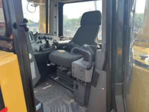 รถดันดินตีนตะขาบ Caterpillar D8T มือสองแท้ ลดราคาพิเศษ พร้อมริปเปอร์หลัง รุ่น CAT D8T สำหรับงานหนัก ใช้งานน้อย - Product Image 5