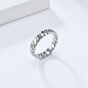 Anillo de acero inoxidable con trenza geométrica de estilo europeo americano para mujer, joyería de uso diario, anillo de pinky K R930 - Product Image 4