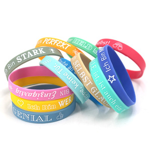 Envío en 24 horas, la respuesta más rápida, pulsera de silicona con citas inspiradoras alemanas personalizables para motivarse - Product Image 1