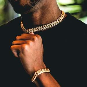 Vente en gros Chaîne à maillons cubains Chaîne Collier Ras du cou Bijoux Bling Grandes chaînes en or Ensemble de montres Hip Hop pour hommes - Product Image 3