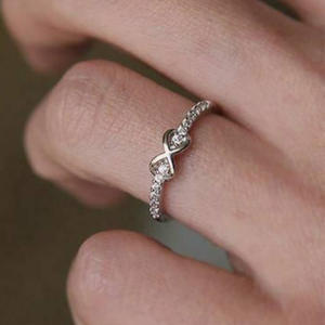 Anello da Donna F1283 con Diamante Taglio Brillante Rotondo Colore G Naturale Stile Romantico per Fidanzamento - Product Image 4