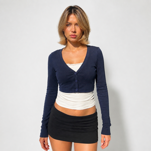 Camiseta de manga larga para mujer con encaje en capas y bloques de color, elástica, ajustada, informal, estilo urbano, de poliéster y elastano, tejida. - Product Image 1