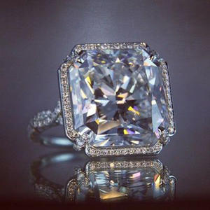 Anillo de Compromiso de Diamantes con Corte Asscher en Oro Blanco para Mujer F721, Diamantes Laterales de Color D Naturales - Product Image 1