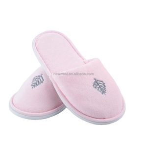 Pantuflas para Niños del Hotel Four Seasons de Australia - Product Image 1