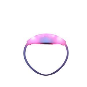 สายรัดข้อมือเรืองแสง LED 15 สี ซิลิโคน ควบคุมด้วยรีโมท เปลี่ยนสีได้ สำหรับคอนเสิร์ต ปาร์ตี้ และงานอีเว้นท์ - Product Image 5