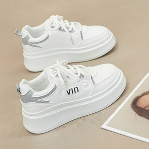 Chaussures pour femmes à talon bas, respirantes, imperméables, en maille, à semelle souple, à lacets et à pompons, idéales pour l'hiver, les trajets quotidiens et la marche - Product Image 4