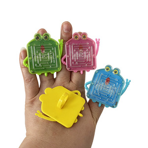 Juguetes de laberinto de anillo para niños al por mayor, bonitos y portátiles, con personajes de dibujos animados, juego de laberinto de bolas de acero con base de anillo, rompecabezas de laberinto de canicas rodantes - Product Image 2