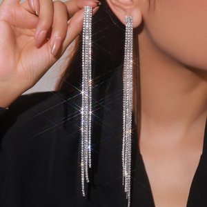 Boucles d'oreilles pendantes à pampilles en strass brillants de 20 cm pour femmes, plaquées argent, avec chaîne linéaire en cristal, pour fêtes et mariages - Product Image 1