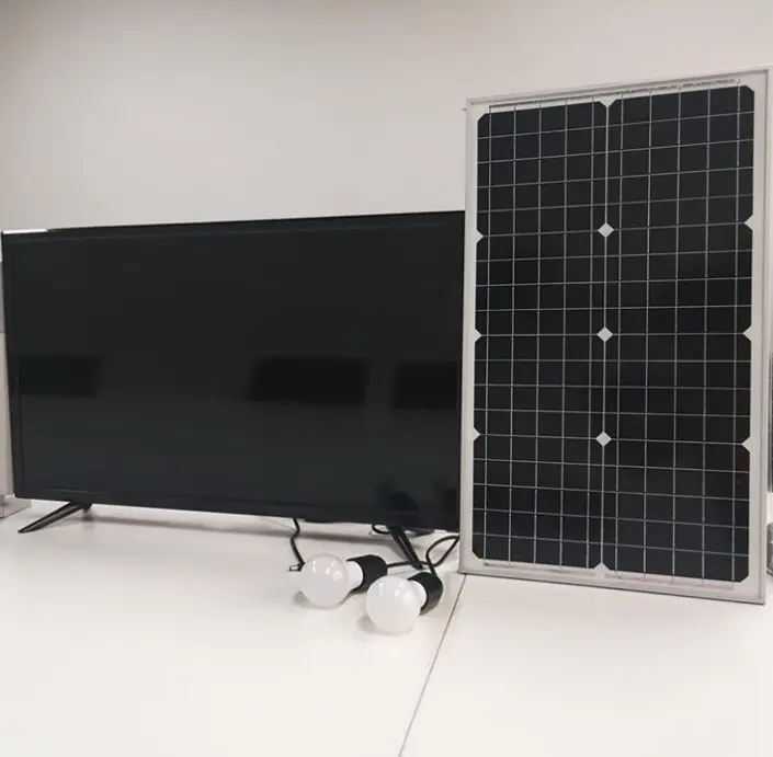 2020 solare TV 32 "22" energia solare televisione con recheageable batteria incorporata