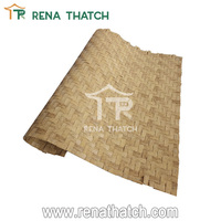 Tissage en plastique personnalisé en usine populaire panneau de tapis de bambou feuilles de tissage en rotin synthétique pour plafond