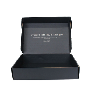 Cao cấp sang trọng màu đen có thể tái chế handmade tông Quà tặng hộp bưu phẩm thiết kế mới biểu tượng tùy chỉnh quần áo giấy bao bì vận chuyển hộp - Product Image 3