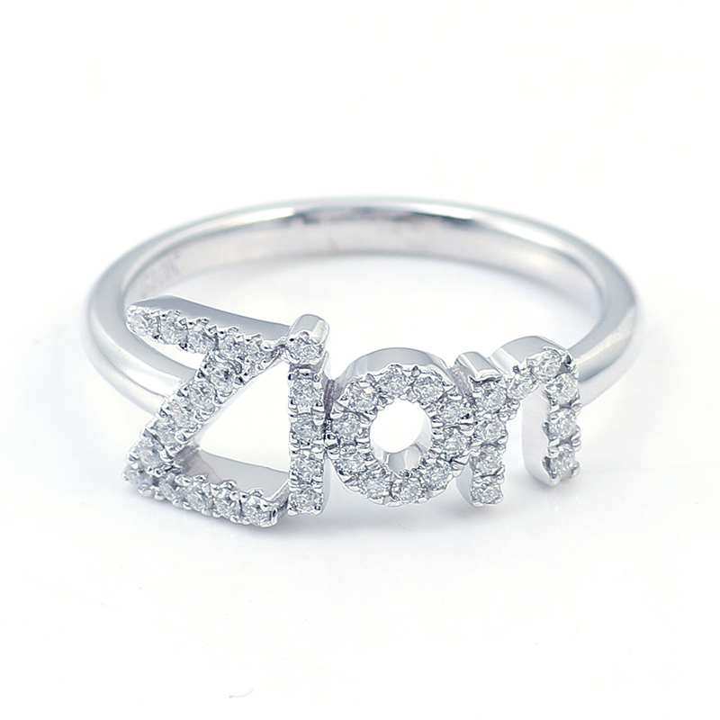 Bague en or massif 10K véritable avec moissanite et diamants.