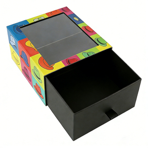 Scatola Regalo Rigida Ecologica Personalizzata con Coperchio Trasparente, Goffratura, Laminazione Opaca e Rivestimento in Spugna per Confezionamento Cappelli - Product Image 3
