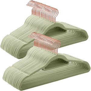 Cintres en velours et tissu personnalisés floqués noirs pour costumes et vêtements, cintres en velours gain de place avec encoches antidérapantes - Product Image 1
