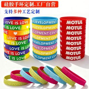 สายรัดข้อมือซิลิโคน สลักข้อความอักษรและตัวเลขตามสั่ง โลโก้สีสันสดใส สายรัดข้อมือกีฬา พิมพ์ตัวอักษรนูน เรืองแสงในที่มืด - Product Image 5