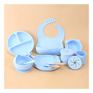 Vente en gros d'ustensiles de salle à manger classiques pour bébés Ensemble d'alimentation pour bébés en silicone sans Bpa avec <span class=keywords><strong>assiette</strong></span> en forme d'ours, bol et gobelet à bavette - Product Image 1