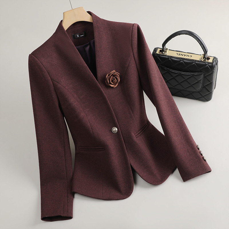 Purple-red suit flowers