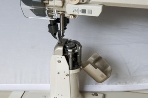 Machine à coudre RONMACK RM-8691K/8692K à commande numérique, point noué, à une aiguille, avec moteur à colonne et rouleaux - Product Image 4