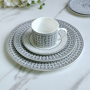 Vente en Gros d'Ustensiles de Cuisine Vaisselle de Luxe Service de Dîner en Mosaïque Service de Vaisselle Gris Royal Western Céramique Bone China 58pcs - Product Image 5