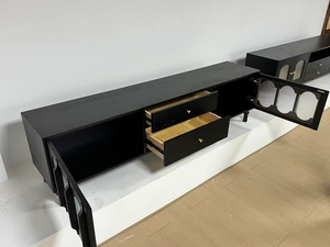 Meuble TV de salon en bois massif, style rétro mi-siècle, avec portes à panneaux surélevés et centre de divertissement à rabat - Product Image 5