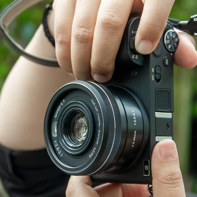 Customizable Portable 4K Vlog Digital Camera with 10x Optical Zoom and Macro Photography Classic Black White