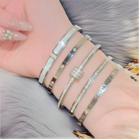 Bracelets et Joncs Simples en Acier Inoxydable Plaqué Or 18K pour Femmes, Incrustés de Zircons, Vente en Gros de Bijoux Fantaisie