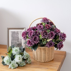 ช่อดอกกุหลาบประดิษฐ์ CallaFloral สีม่วงเข้มในตะกร้าหวาย สำหรับตกแต่งงานแต่งงานและตกแต่งบ้าน - Product Image 1