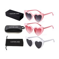 STY5716M Vente en gros de lunettes de soleil de haute qualité avec logo personnalisé en forme d'amour Lunettes de soleil colorées Lunettes de soleil cœur rose et blanc pour femmes