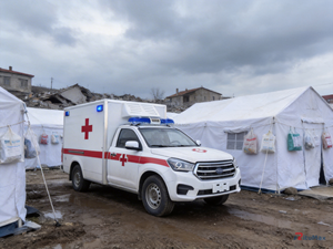 Véhicule médical d'ambulance diesel ISUZU avec équipement vétérinaire et stockage médical pour hôpitaux vétérinaires - Product Image 6