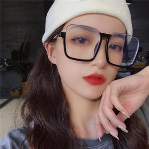 Lunettes de soleil carrées surdimensionnées tendance TikTok pour femmes, protection UV400, monture légère en PC, verres en résine, couleur noire, origine Wenzhou - Product Image 3