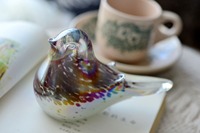 Ornement d'oiseau en verre soufflé, petite statue décorative d'oiseau rose et bleue pour table basse, cheminée et décoration de pièce
