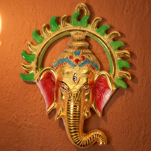 Sculpture murale en métal de style traditionnel de bonne qualité représentant Ganesha pour les décorations de Diwali en gros - Product Image 4