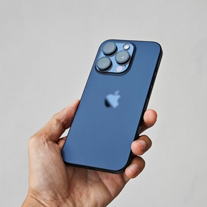 Ventas Originales 2023 del <span class=keywords><strong>iPhone</strong></span> 15 Pro Max <span class=keywords><strong>128GB</strong></span> 512GB Dorado, <span class=keywords><strong>Morado</strong></span>, Negro, Azul, 5G, Teléfono Móvil Desbloqueado con Resolución de Pantalla HD - Product Image 3