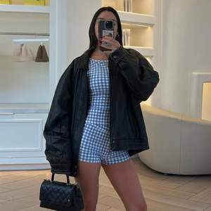 ชุดเซ็ต 2 ชิ้นลายสก็อตสำหรับผู้หญิง รุ่นคัสตอม 2026 เสื้อครอปแขนสั้นและกางเกงขาสั้น ชุดลำลองสำหรับฤดูใบไม้ผลิและฤดูร้อน พร้อมดีเทลซิป - Product Image 6