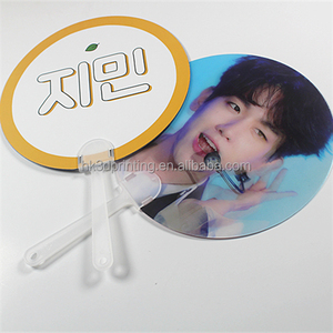 Éventail à main Kpop en plastique 3D, design mignon, best-seller, cadeau souvenir pour animaux de compagnie - Product Image 1