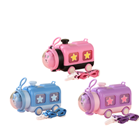 Bouteille d'eau promotionnelle en gros de 700 ml/24 oz en forme de locomotive pour enfants avec paille et couvercle, anti-fuite, en PP sans BPA, idéale pour un cadeau d'anniversaire