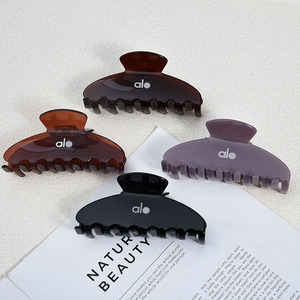 Nuovissime Pinze per Capelli in Acetato Monocolore con Logo, Design di Tendenza, Molto Vendute per Uso Quotidiano, Accessorio di Moda - Product Image 4